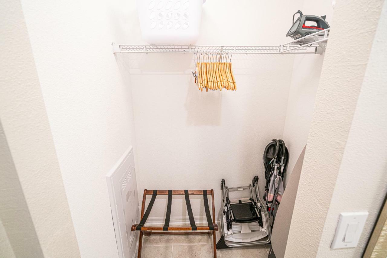Only 5 Miles From Disney! Free Water Park! 2 Bed, 2 Bath Condo, Sleeps 8 Kissimmee Esterno foto